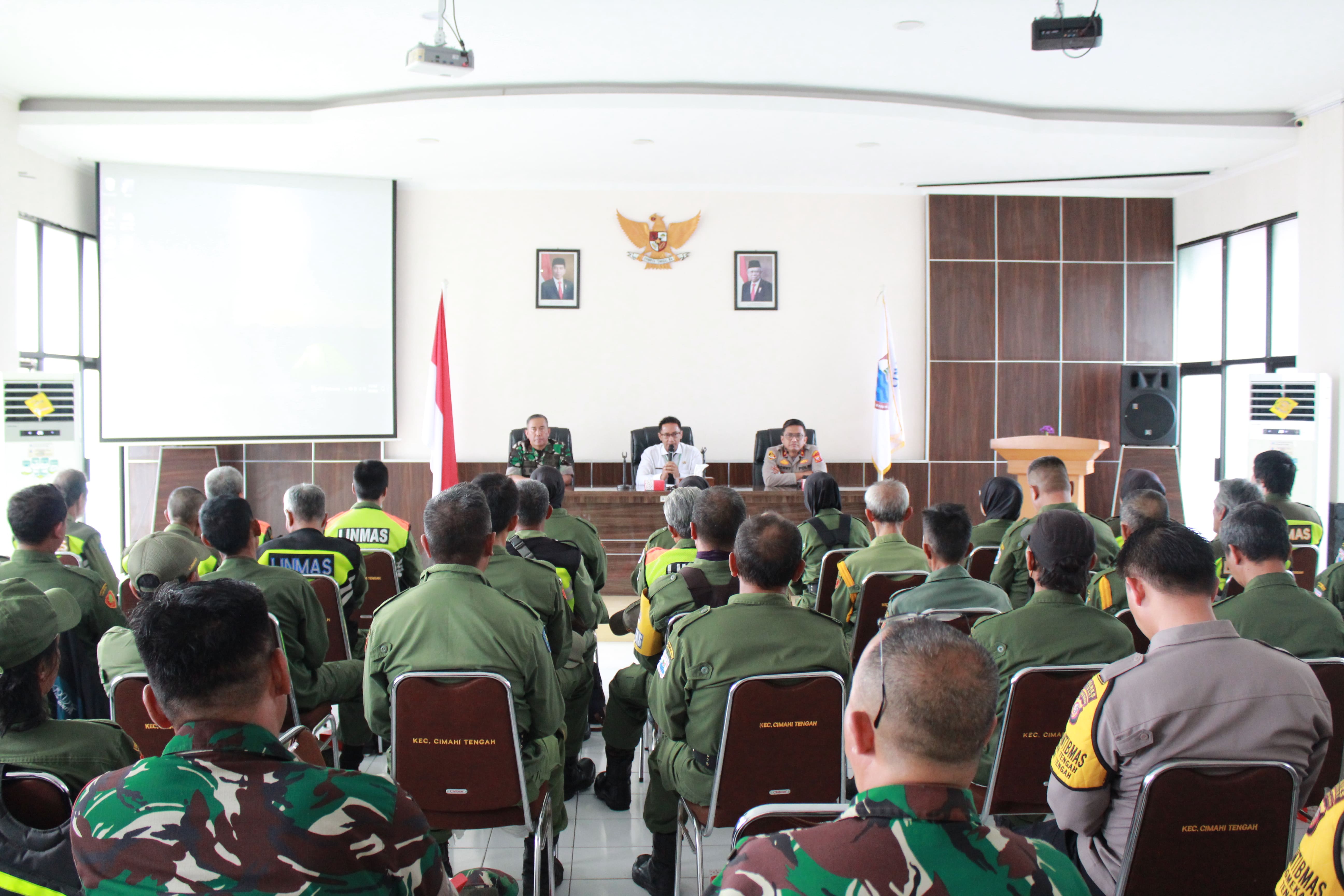 PEMBINAAN SATLINMAS KECAMATAN CIMAHI TENGAH